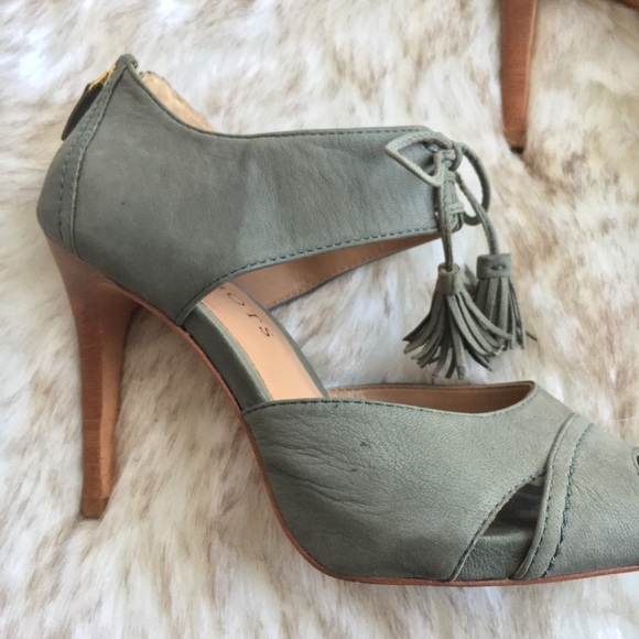 Talbots olive green leather heels with tassels - size 5 - Picture 6 of 6